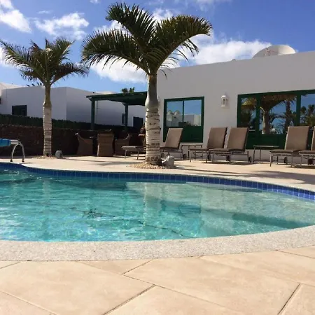 Lazy Daze Villa Playa Blanca (Lanzarote)